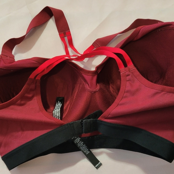 Victoria Sport Bra - Picture 2 of 4